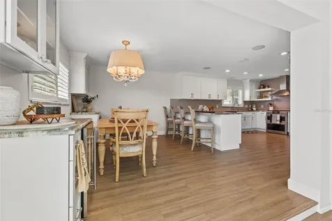 2008 Tanglewood Way NE St Petersburg FL 33702