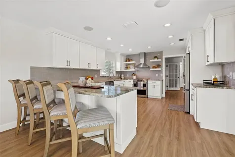 2008 Tanglewood Way NE St Petersburg FL 33702