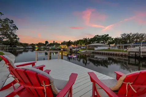 2008 Tanglewood Way NE St Petersburg FL 33702
