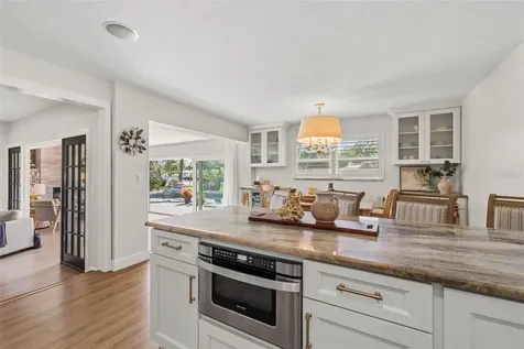 2008 Tanglewood Way NE St Petersburg FL 33702