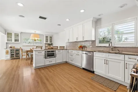 2008 Tanglewood Way NE St Petersburg FL 33702