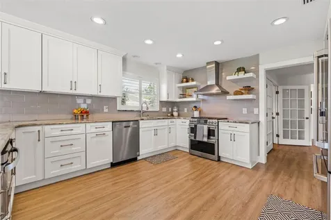 2008 Tanglewood Way NE St Petersburg FL 33702