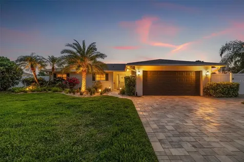 2008 Tanglewood Way NE St Petersburg FL 33702