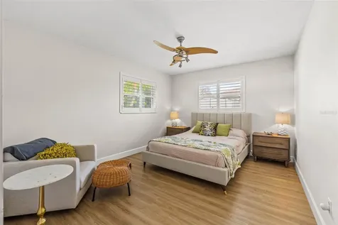 2008 Tanglewood Way NE St Petersburg FL 33702
