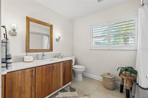 2008 Tanglewood Way NE St Petersburg FL 33702