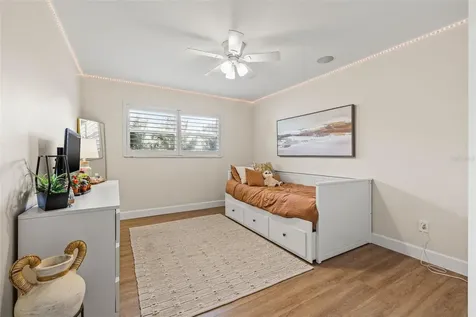 2008 Tanglewood Way NE St Petersburg FL 33702
