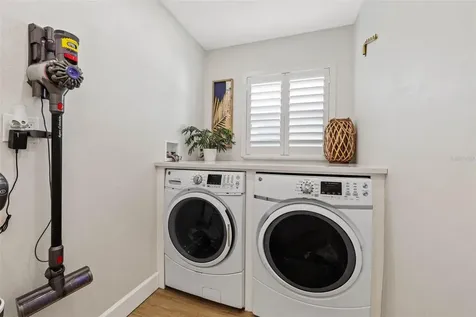 2008 Tanglewood Way NE St Petersburg FL 33702