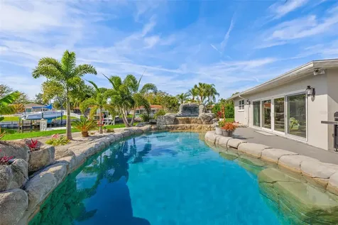 2008 Tanglewood Way NE St Petersburg FL 33702