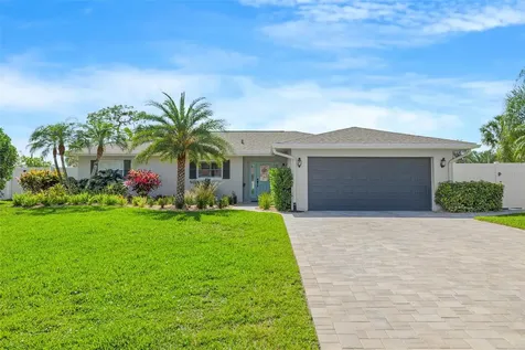 2008 Tanglewood Way NE St Petersburg FL 33702