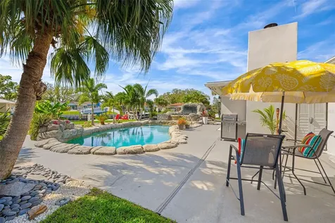 2008 Tanglewood Way NE St Petersburg FL 33702