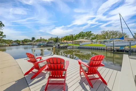 2008 Tanglewood Way NE St Petersburg FL 33702