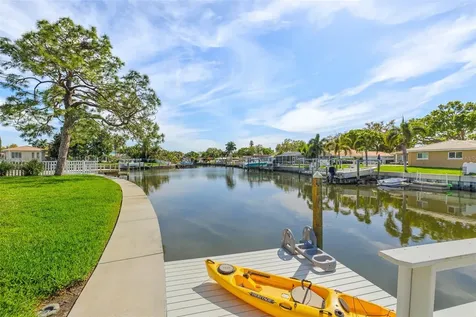 2008 Tanglewood Way NE St Petersburg FL 33702