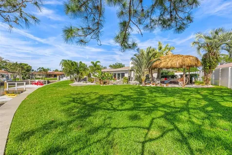 2008 Tanglewood Way NE St Petersburg FL 33702
