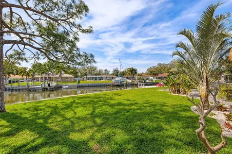 2008 Tanglewood Way NE St Petersburg FL 33702