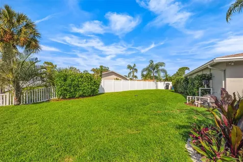 2008 Tanglewood Way NE St Petersburg FL 33702