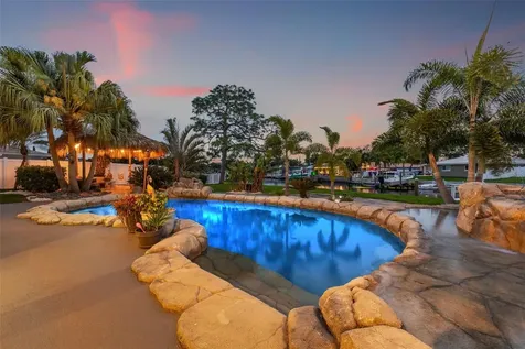 2008 Tanglewood Way NE St Petersburg FL 33702