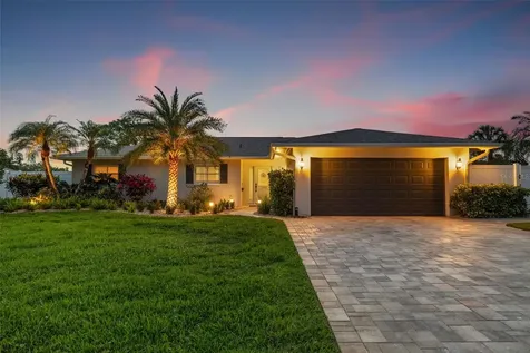 2008 Tanglewood Way NE St Petersburg FL 33702