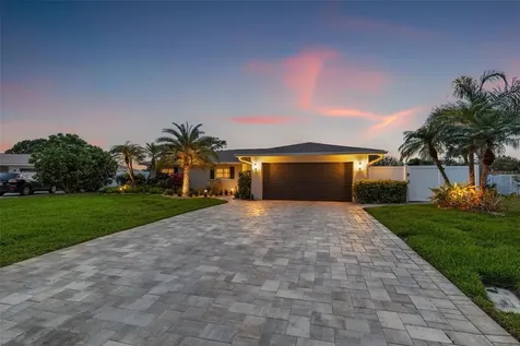 2008 Tanglewood Way NE St Petersburg FL 33702
