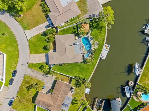 2008 Tanglewood Way NE St Petersburg FL 33702
