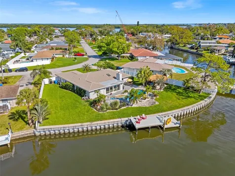 2008 Tanglewood Way NE St Petersburg FL 33702