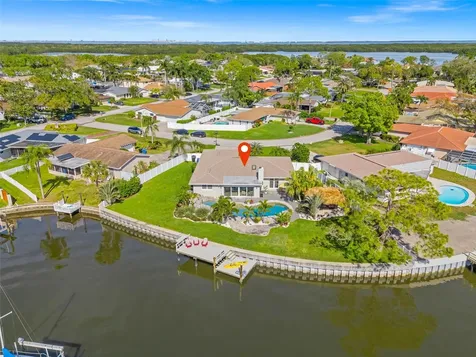 2008 Tanglewood Way NE St Petersburg FL 33702