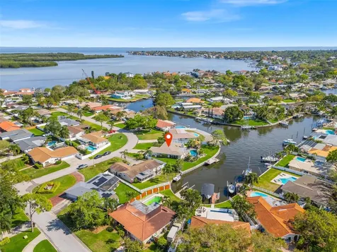 2008 Tanglewood Way NE St Petersburg FL 33702