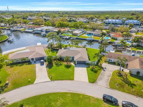 2008 Tanglewood Way NE St Petersburg FL 33702