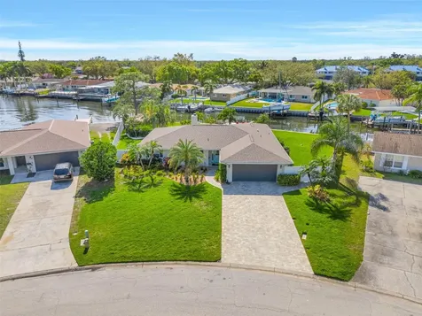 2008 Tanglewood Way NE St Petersburg FL 33702