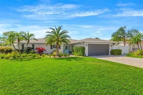 2008 Tanglewood Way NE St Petersburg FL 33702