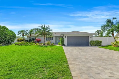 2008 Tanglewood Way NE St Petersburg FL 33702