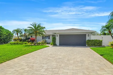 2008 Tanglewood Way NE St Petersburg FL 33702