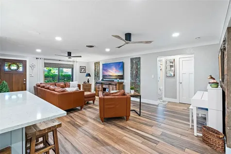 6468 27th Avenue N St Petersburg FL 33710