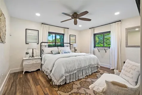 6468 27th Avenue N St Petersburg FL 33710