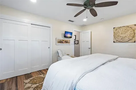 6468 27th Avenue N St Petersburg FL 33710