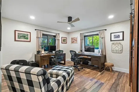 6468 27th Avenue N St Petersburg FL 33710
