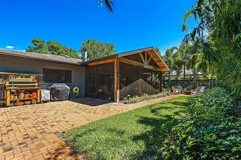 6468 27th Avenue N St Petersburg FL 33710