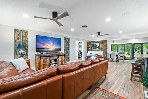 6468 27th Avenue N St Petersburg FL 33710
