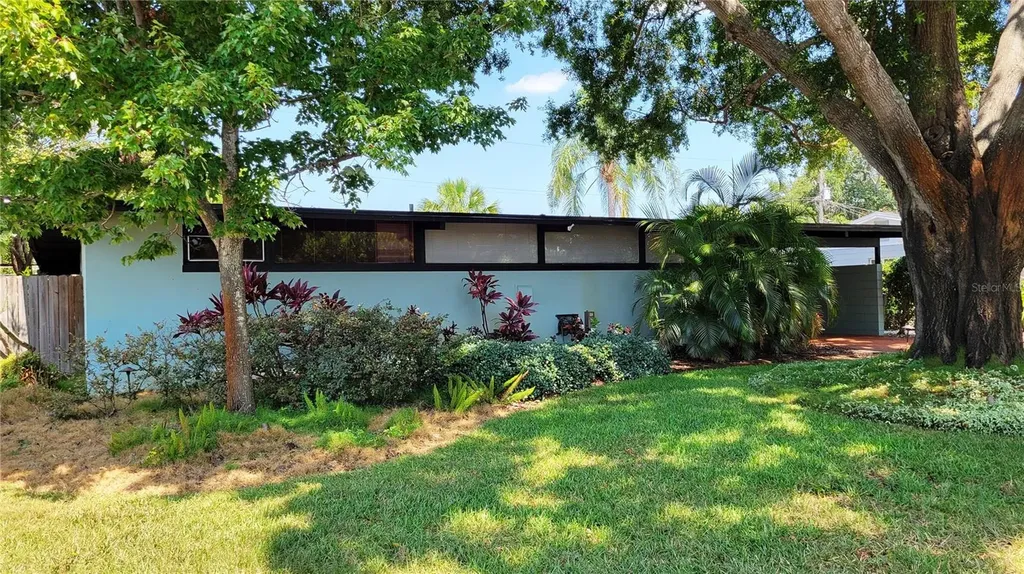 1942 Hampton Drive N St Petersburg FL 33710