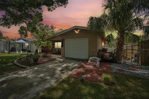 1762 New Hampshire Avenue NE St Petersburg FL 33703