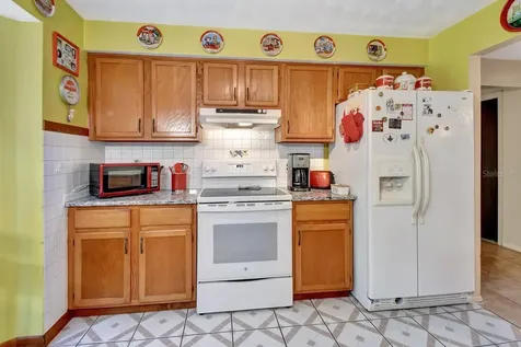 890 Glasgow Avenue Deltona FL 32738