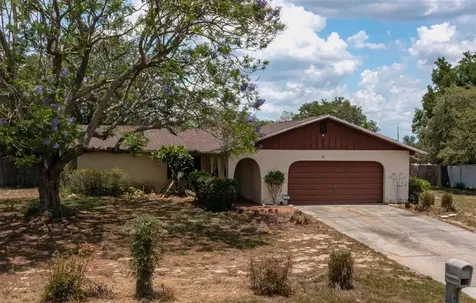 2021 Bel Ombre Circle Lake Wales FL 33898
