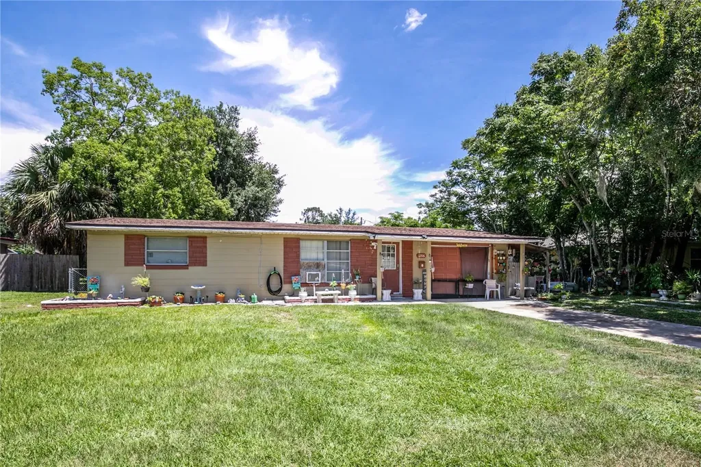 1206 Orange Avenue Tavares FL 32778
