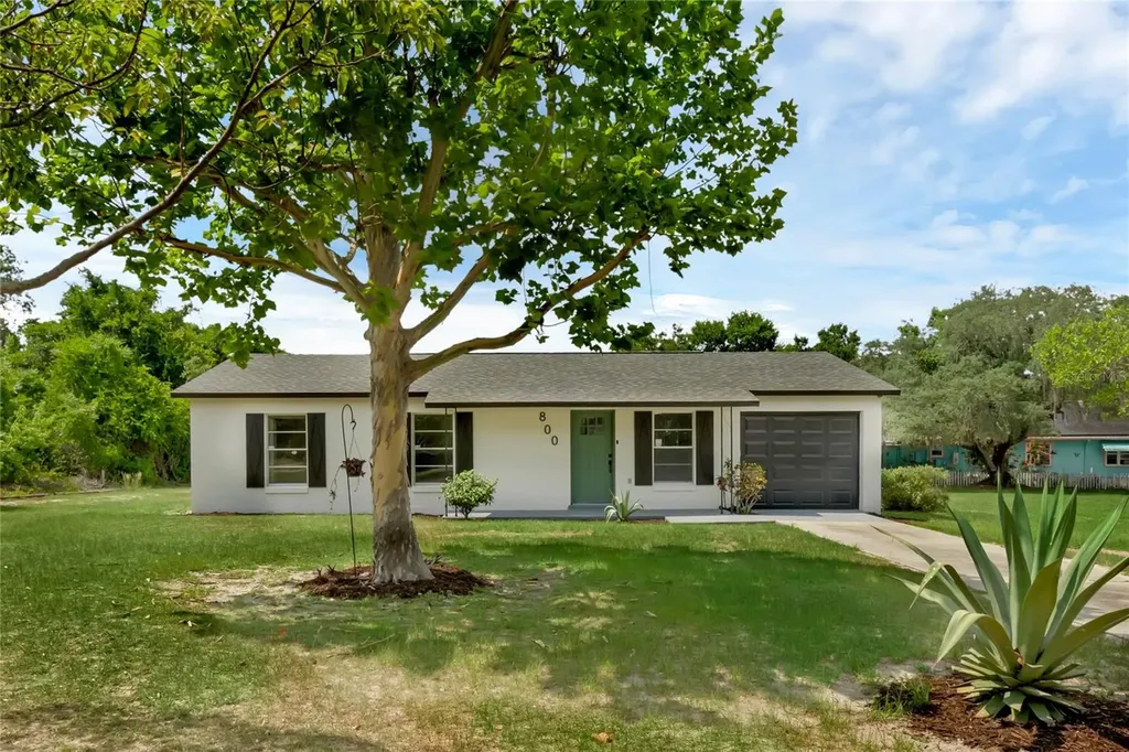 800 Mansfield Road Tavares FL 32778
