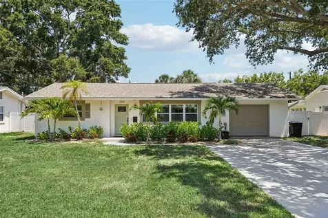 5915 21st Avenue N St Petersburg FL 33710