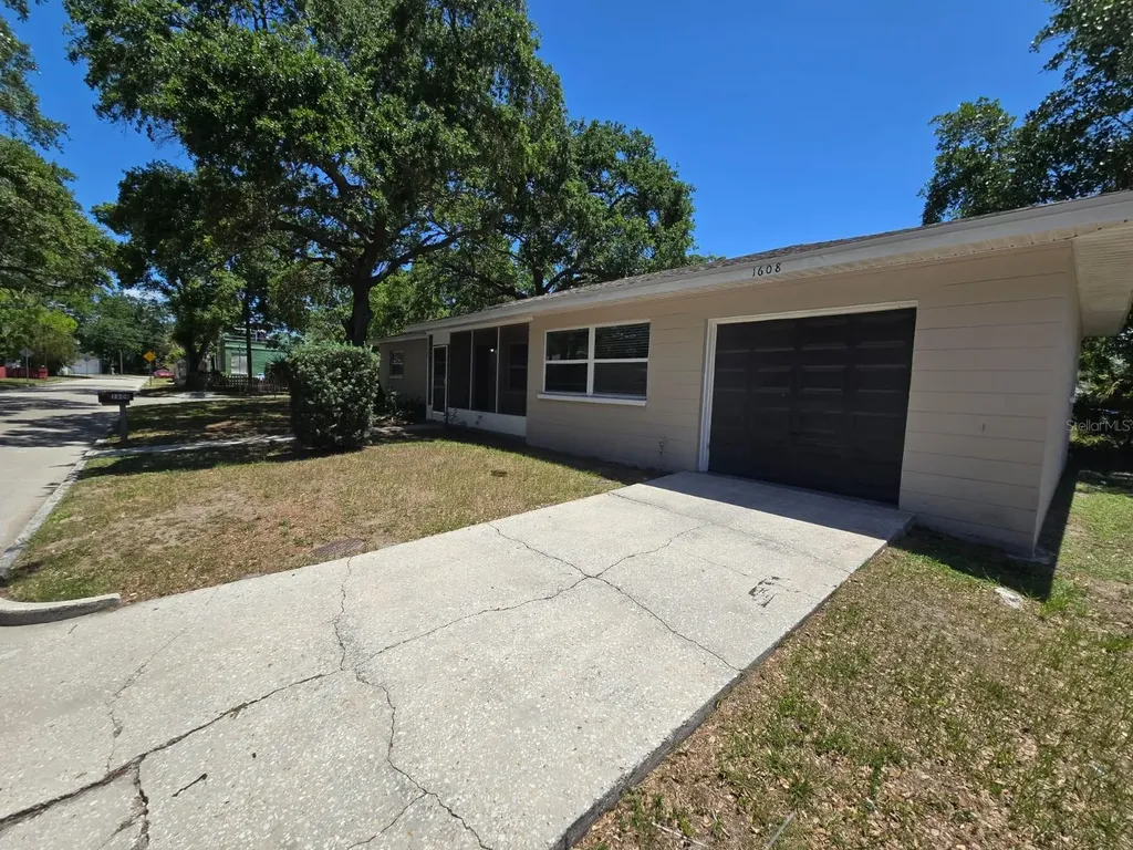 1608 Russell Street S St Petersburg FL 33712