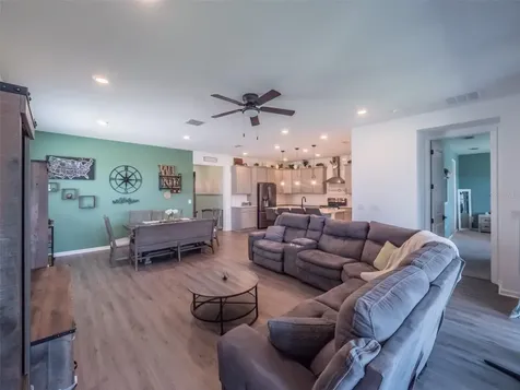 2624 Magnolia Avenue Davenport FL 33837