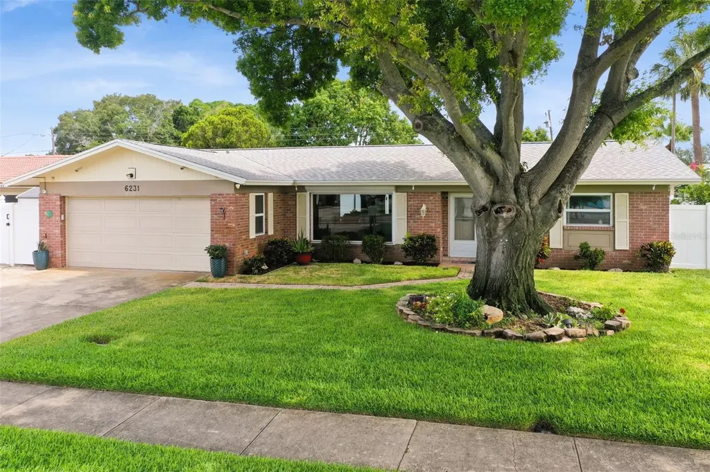 6231 30th Avenue N St Petersburg FL 33710