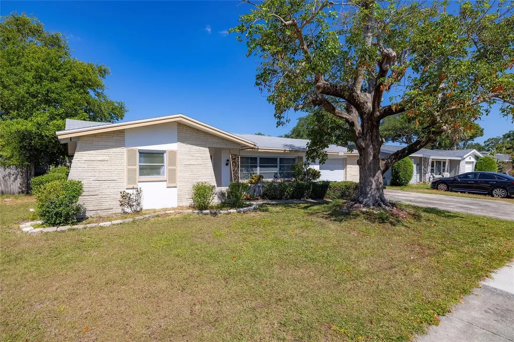 1562 S Lake Avenue Clearwater FL 33756