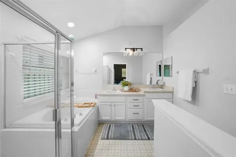 10205 Woodford Bridge Street Tampa FL 33626