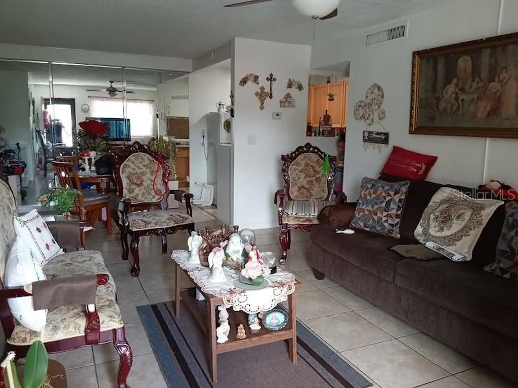 933 W Oak Ridge Road Orlando FL 32809